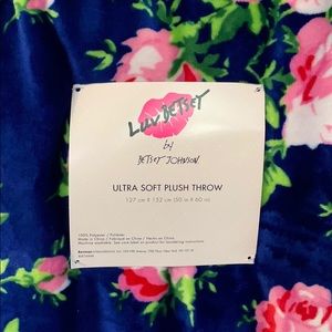 Betsey Johnson Rose Print Plush Throw